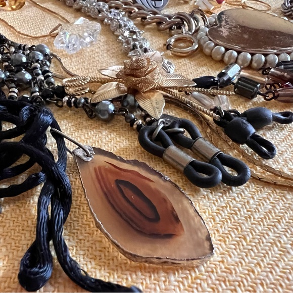 ☎️☎️ LAST CHANCE ☎️☎️ Jewelry Expo this and that! Vintage pieces. - Picture 6 of 17